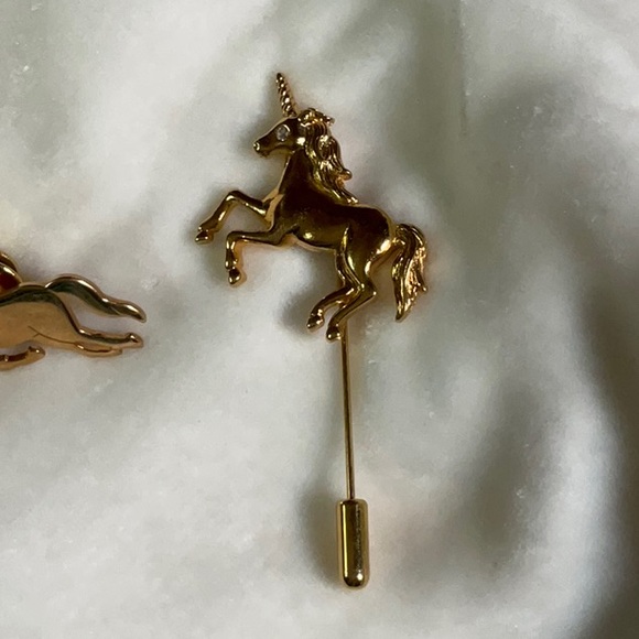 Avon Unicorn Stick Pin 1989 and Tack Pin 1981  Gold Tone Metal Brooches - Picture 5 of 10